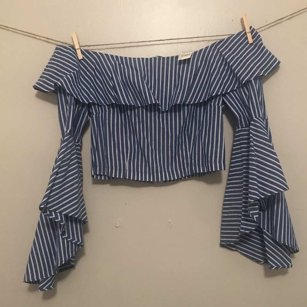 TILLYS STRIPED CROP TOP WITH FLARE SLEEVES NWT L